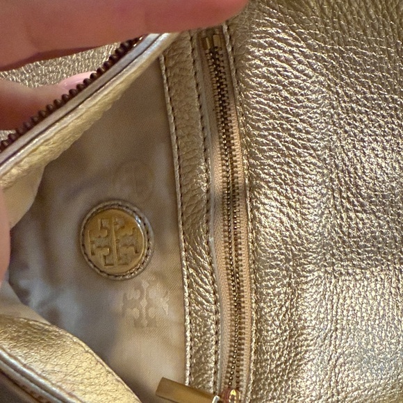 Gold Chain Shoulder Bag - Picture 6 of 8